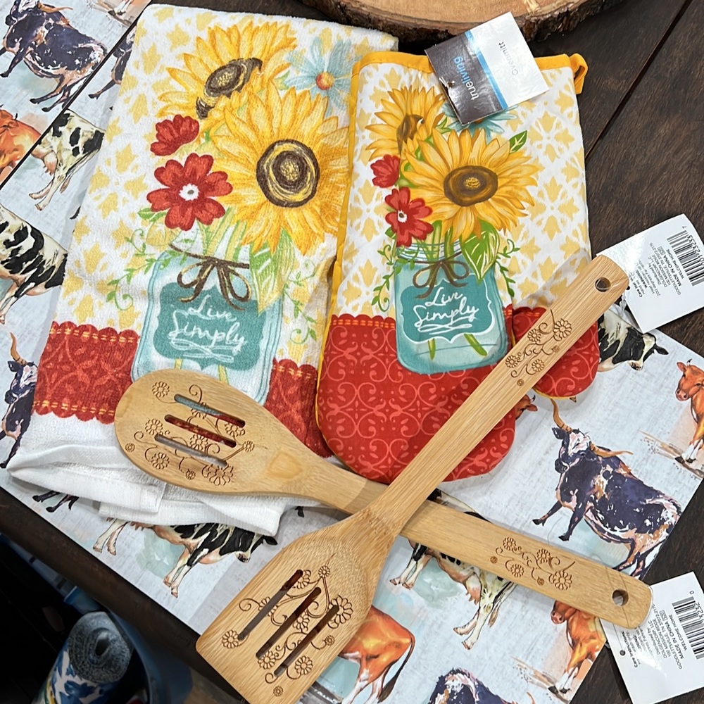 Sunflower towel and utensil bundle